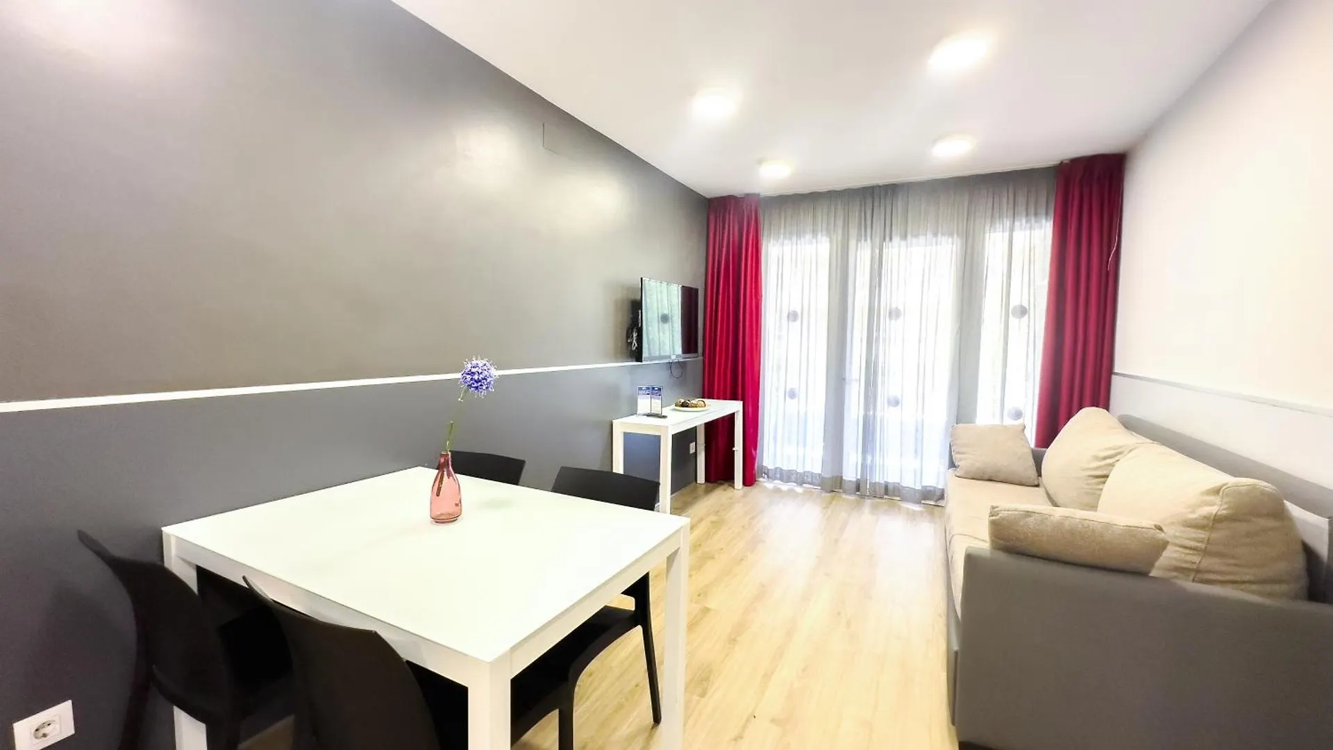 Rentalmar Zahara family suites Salou España
