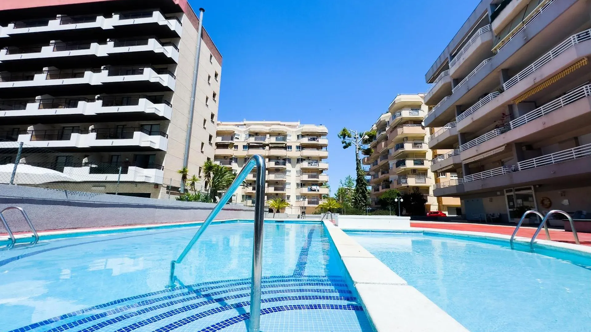 Rentalmar Zahara family suites Salou