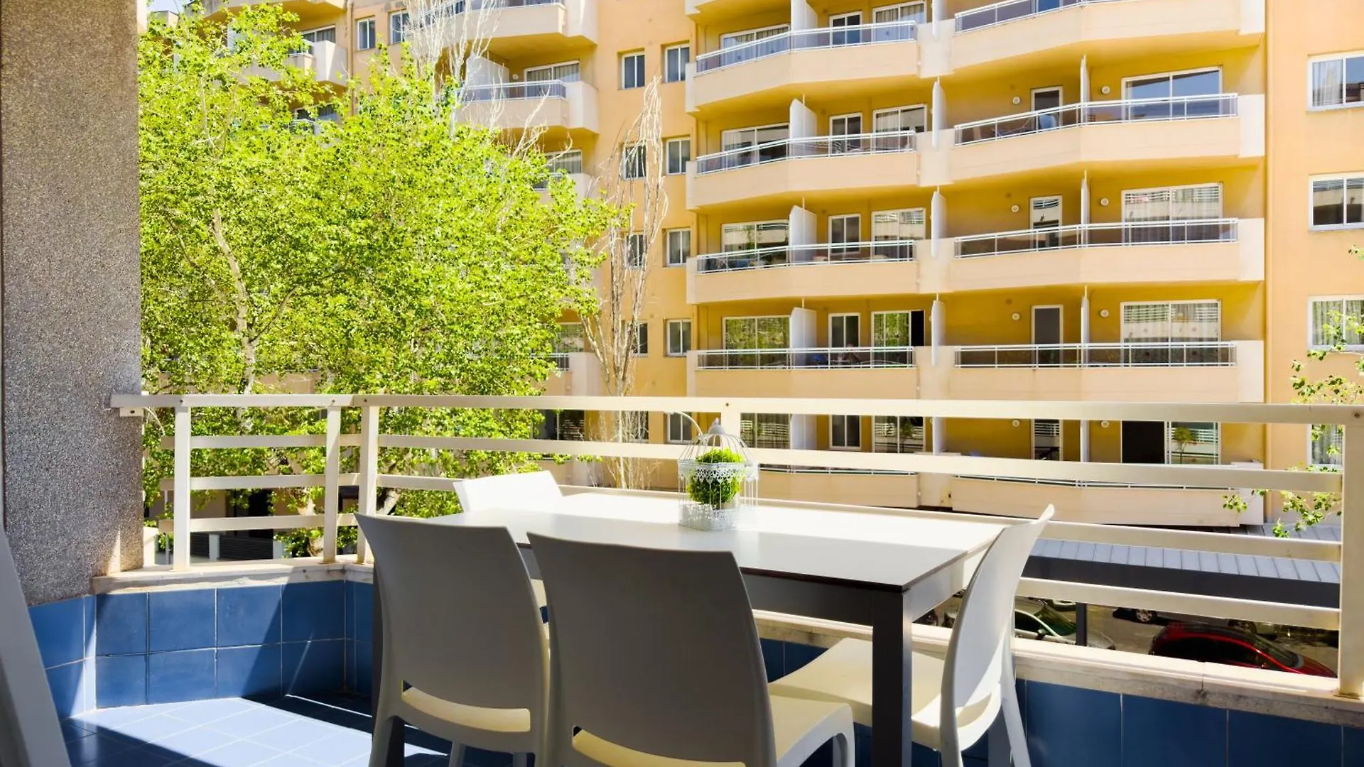 Apartamento Rentalmar Zahara family suites Salou España