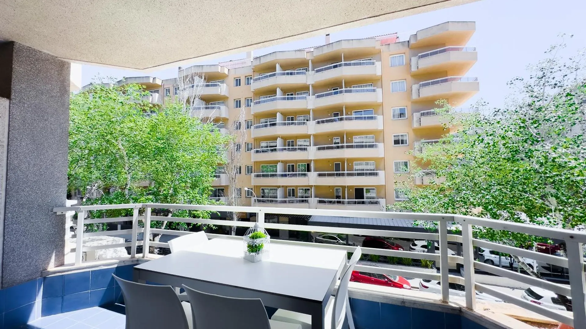 Rentalmar Zahara Family Suites Salou